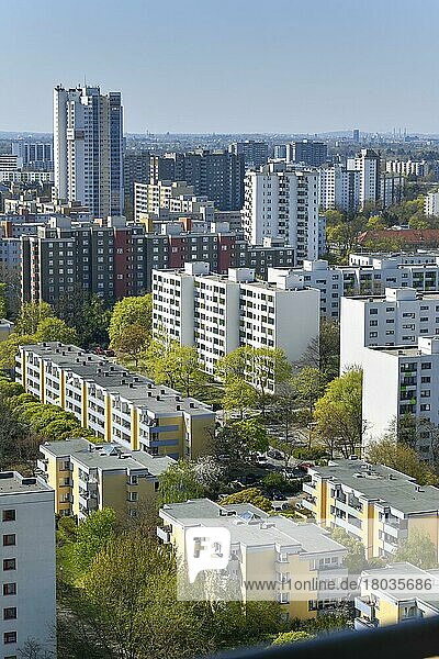 Hochhäuser  Fritz-Erler-Allee  Gropiusstadt  Neukölln  Berlin  Deutschland  Europa