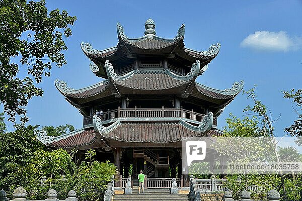 Glockenturm  Tempel  Chua Bai Dinh  Vietnam  Asien