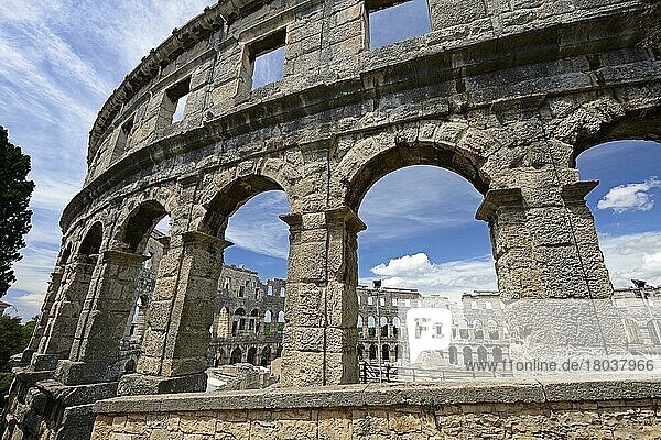 Kroatien  Juni 2013  Istrien  Amphitheater  Pula  Europa