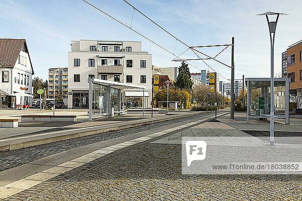 Lovosicer Platz im Zentrum mit Straßenbahnhaltestelle  Coswig  Sachsen  Deutschland  Europa