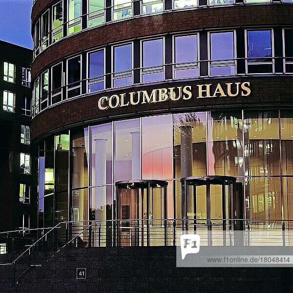 Columbus Haus in HafenCity Hamburg  Columbushaus  nachts  Deutschland  Europa