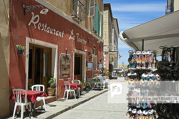 Gasse in der Altstadt  L'Ile-Rousse  Korsika  Frankreich  Europa