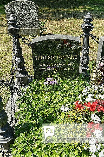 Grab Theodor Fontane  Friedhof II der Franzoesisch-Reformierten Gemeinde  Liesenstrasse  Chausseestrasse  Mitte  Berlin  Deutschland  Europa