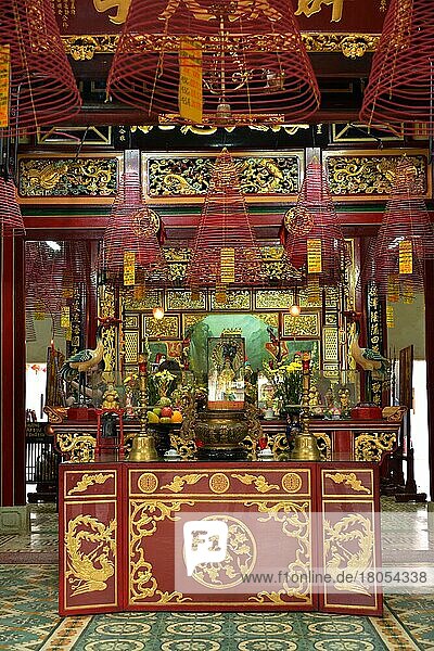 Altar  Meeresgöttin Thien Hau  Versammlungshalle der Chinesischen Kongregation aus Fujian  Phuc-Kien-Pagode  Tran Phu  Hoi An  Vietnam  Asien