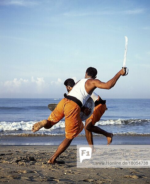 Kalaripayattu  Alte Kampfkunst aus Kerala  Indien. (Messerkampf)