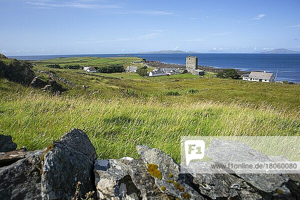 Irische Landschaftsansicht von Renvyle Castle entlang des Wild Atlantic Way. Grafschaft Galway  Irland  Europa