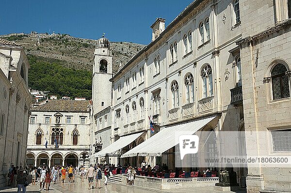 Sponza Palast  Glockenturm  Rathaus  Altstadt  Dubrovnik  Dalmatien  Kroatien  Uhrturm  Europa