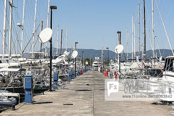 Segelboote  Yachthafen  Gouvia  Insel Korfu  Ionische Inseln  Griechenland  Europa