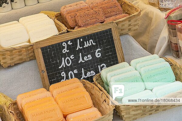 Seife  Stand  Marktstand  Markt  Lorgues  Var  Provence  Südfrankreich  Frankreich  Europa