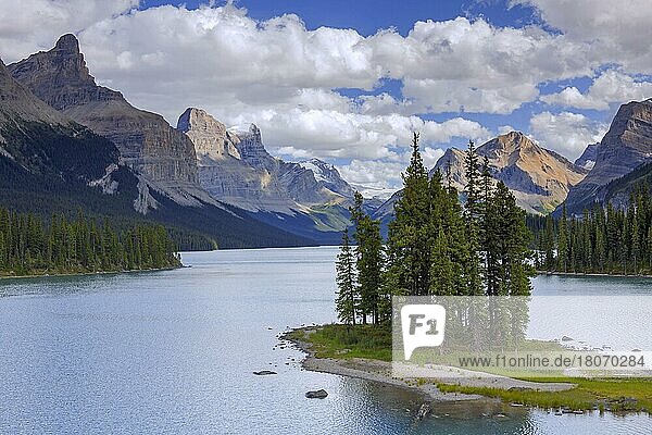 Spirit Island im Maligne Lake  Jasper National Park  Alberta  Kanadische Rocky Mountains  Kanada  Nordamerika