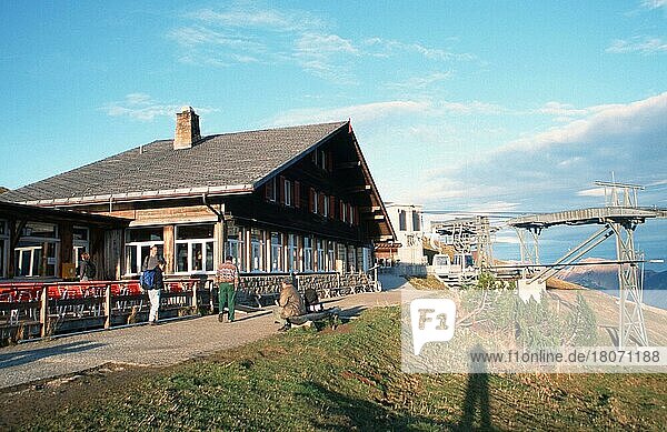 Bergstation auf dem Niederhorn  Alpen  Schweiz  Berner Oberland  Europa  Querformat  horizontal  Europa