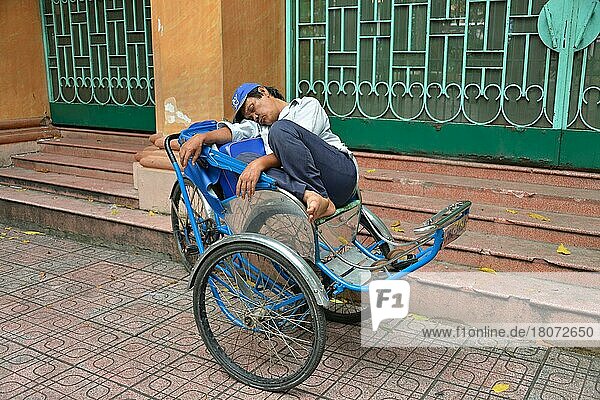 Rikschafahrer  Ho-Chi-Minh-Stadt  Vietnam  Asien