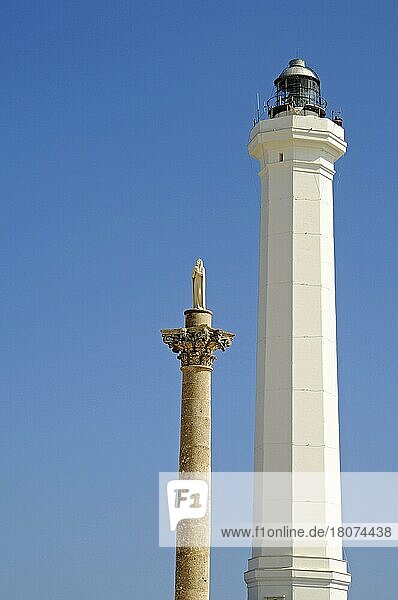 Mariensäule  Denkmal  Leuchtturm  Basilica De Finibus Terrae  Basilika  Santa Maria di Leuca  Leuca  Provinz Lecce  Apulien  Italien  Europa