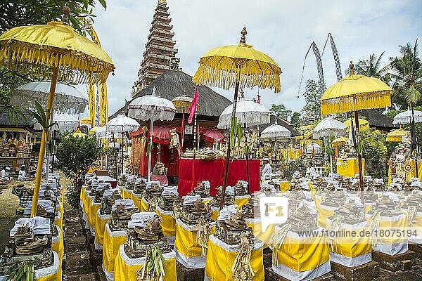 Balinesische religiöse Feier im Pura Sada-Tempel  Mengwi  Bali  Indonesien  Asien