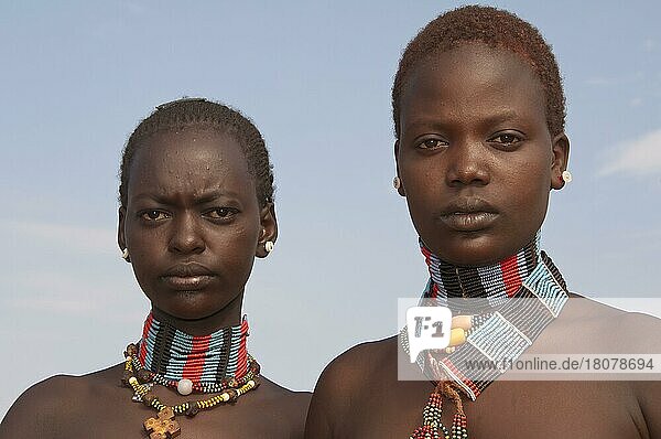 Hamar-Frauen mit bunten Halsketten  Omo-Tal  Südäthiopien  Hamar  Perlenketten