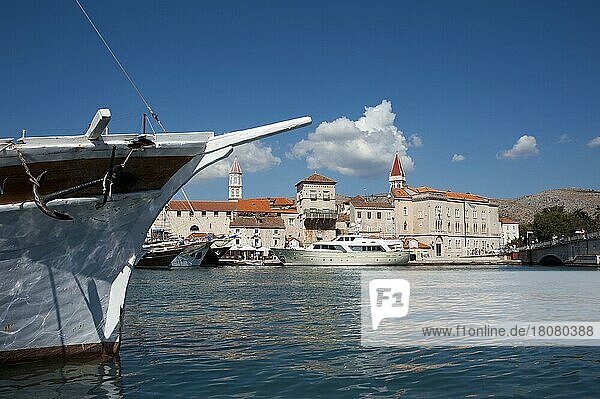 Häuser am Hafen  Altstadt  Trogir  Split-Dalmatien  Kroatien  Trau  Europa
