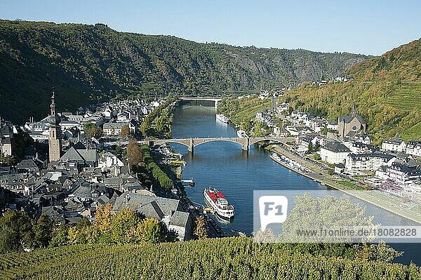 Blick auf Cochem  Mosel  Rheinland-Pfalz  Deutschland  Europa