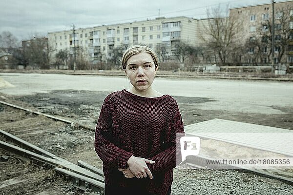 Nastia  23  Schauspielerin und Freiwillige Helferin im Harymider Theater  sie war in Lutsk  um dort aufzutreten  als sie der Krieg überrascht hat  ursprünglich ist sie aus Slowjansk  ihre Eltern sind noch dort  sie hat Angst um sie  Lutsk  Ukraine  Europa