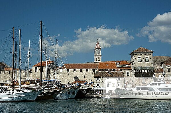 Häuser am Hafen  Altstadt  Trogir  Split-Dalmatien  Kroatien  Trau  Europa