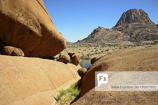 Felsbecken  Granitfelsen  Spitzkoppe  Erongo  Damaraland  Namibia  Afrika