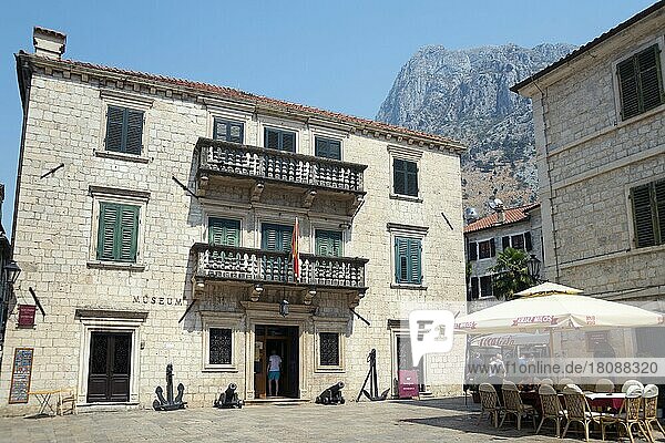 Grgurina Palast  Seefahrtsmuseum  Altstadt  Kotor  Bucht von Kotor  Montenegro  Pomorski Muzej  Europa