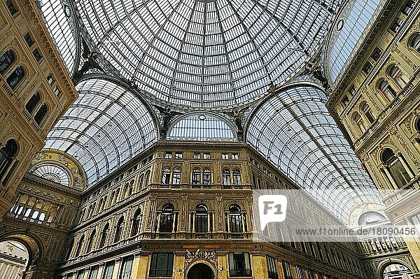 Galleria Umberto I  Galerie  Einkaufspassage  Neapel  Kampanien  Italien  Europa