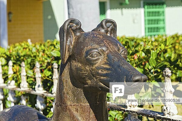 Bronze-Statue von Greyhound  Trinidad  Provinz Sancti Spiritus  Kuba  Mittelamerika