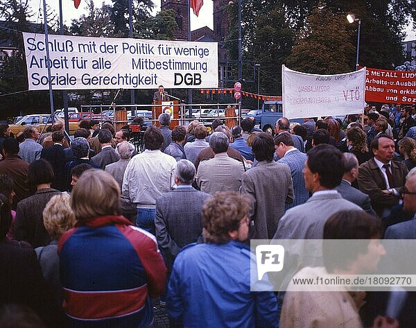 Siegen am 10. 10. 85  Luwigsahafen am 14. 85  Dortmund am 11. 12. 1985 und 19. 1985  Der Absicht der Veränderung des § 116 zum Streikrecht begegneten DGB und Einzelgewerkschaften und zahlreiche Beschäftigte mit zahlreichen und vielfältigen Protesten in der Bundesrepublik. Siegen