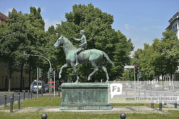 Reiterstatue Der Sieger  Steubenplatz  Reichsstrasse  Westend  Charlottenburg  Berlin  Deutschland  Europa
