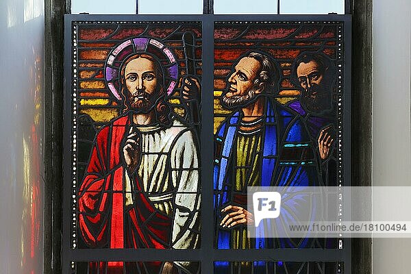 Kirchenfenster  Gang nach Emaus  Reformierte Kirche Gossau ZH  Kanton Zürich  Schweiz  Europa
