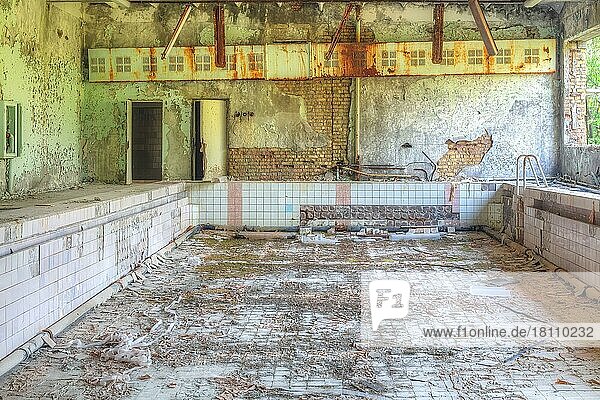 Schwimmbecken  Kulturhaus Energetyk  Lost Place  Prypjat  Sperrzone Tschernobyl  Ukraine  Osteuropa  Europa