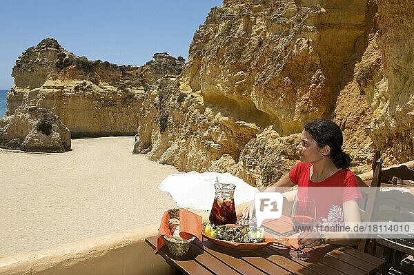 Restaurant am Praia dos Tres Irmaos bei Alvor  Algarve  Portugal  Europa