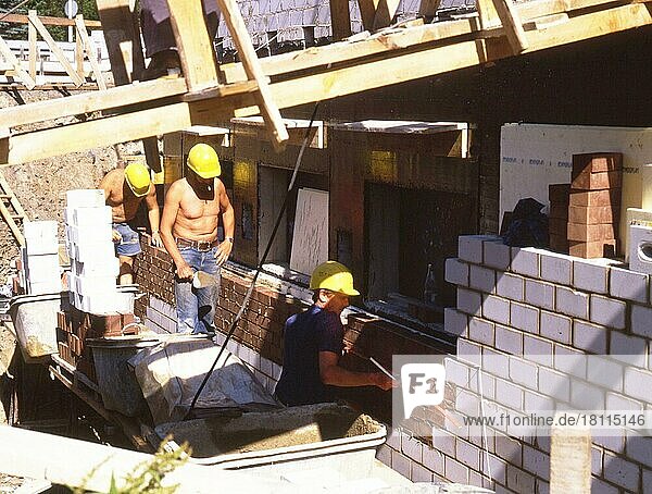 Iserlohn. Bauarbeiter bei einem Bauvorhaben am 6. 6. 1987