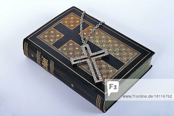 Bibel  Buch  Kreuz  Kruzifix  Glaube