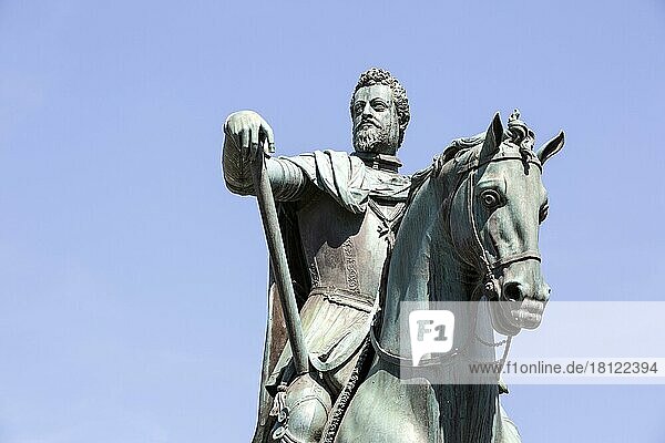 Ferdinando I. de' Medici Bronzestatue in Florenz  Italien  Europa