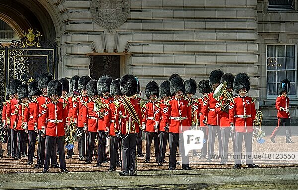 Band  Changing of the Guard  Buckingham Palace  London  England  United Kingdom  Europe