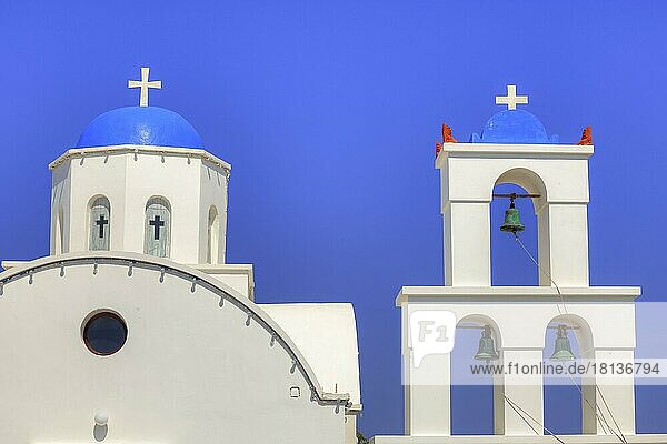 Kirche  Kuppel  Glockenturm  Santorin  Kykladen  Griechenland  Europa