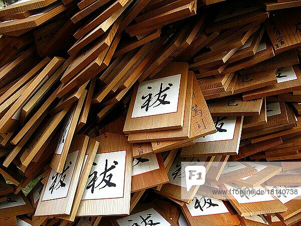 Holztafeln mit Wünschen  Wunschtäfelchen  Wunschtafel  Holztäfelchen  Wünsche  Kiyozu-dera Tempel  Kyoto  Japan  Asien