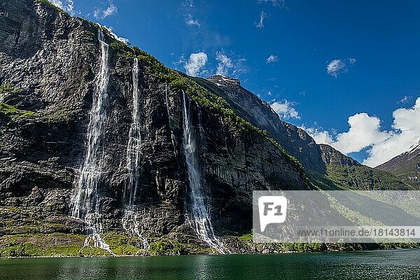 Sieben Schwestern  Wasserfall  Geirangerfjord  More og Romsdal  Norwegen  Europa