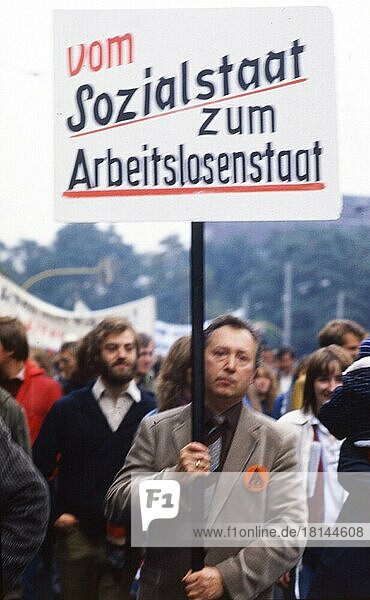 Hannover. DGB-Demonstration gegen Arbeitslosigkeit und Sozialbabau am 13. 2. 1982