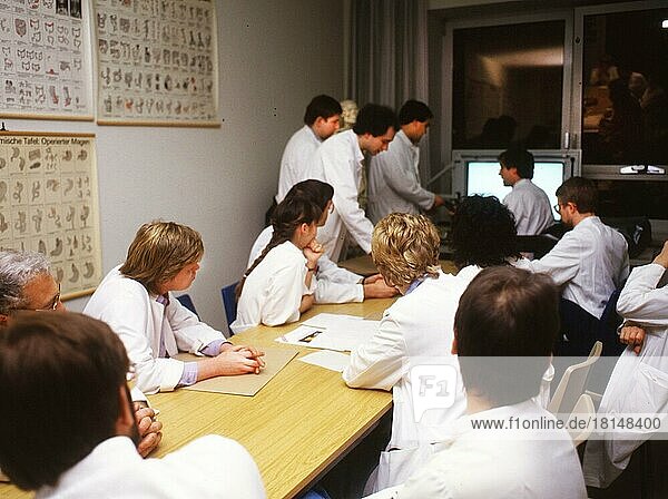 Lüden scheid. Hospital. Hospital doctors at meeting on 16. 4. 1987