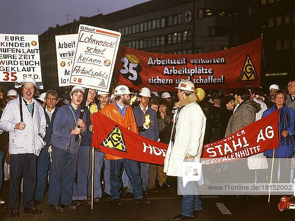 Dortmund. IG Metall warning strike on 28. 11. 1990