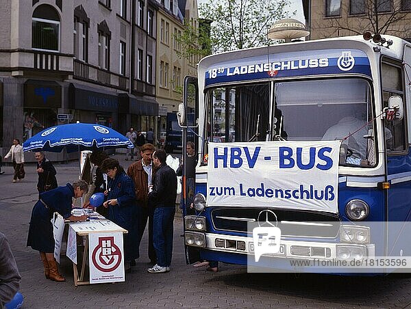 Versicherungen) am 11 5 1987 zum Ladenschluß Banken  Iserlohn Protest der HBV Gewerk Handel
