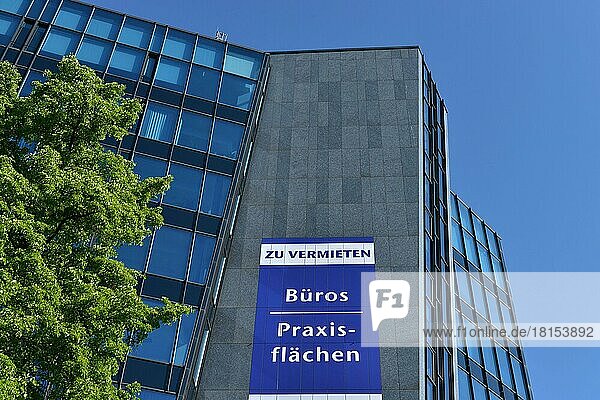 Immobilie  Büroflächen  Praxisflächen  Miete  Plakat  Hauptstraße  Schöneberg  Berlin  Deutschland  Europa