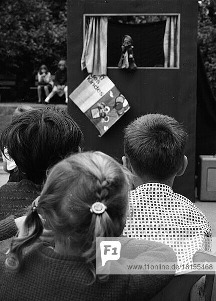 Kinder im Ruhrgebiet  hier in dem Jahr 1966 in Freizeit und Spiel. Zum Tag des Kindes.  Deutschland  Europa