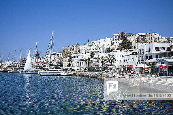Boote im Hafen von Naxos-Stadt  Naxos  Kykladen  Ägäisches Meer  Griechische Inseln  Griechenland  Europa