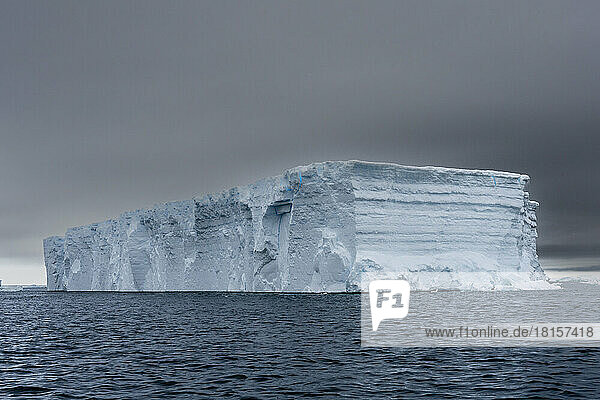 Tafeleisberg  Larsen C-Schelfeis  Weddellmeer  Antarktis  Polarregionen