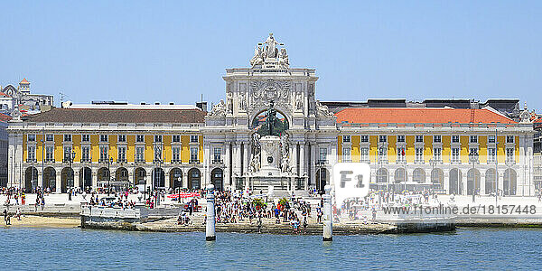 Praca do Comercio und Siegesbogen  Lissabon  Portugal  Europa