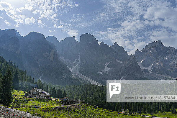 Berghütte Malga Venegiotta  Venegiatal  Park Pale di San Martino  Dolomiten  Trentino  Italien  Europa