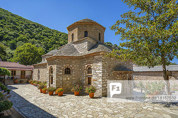 Ansicht des Klosters Moni Evaggelistrias  Insel Skiathos  Sporaden  Griechische Inseln  Griechenland  Europa